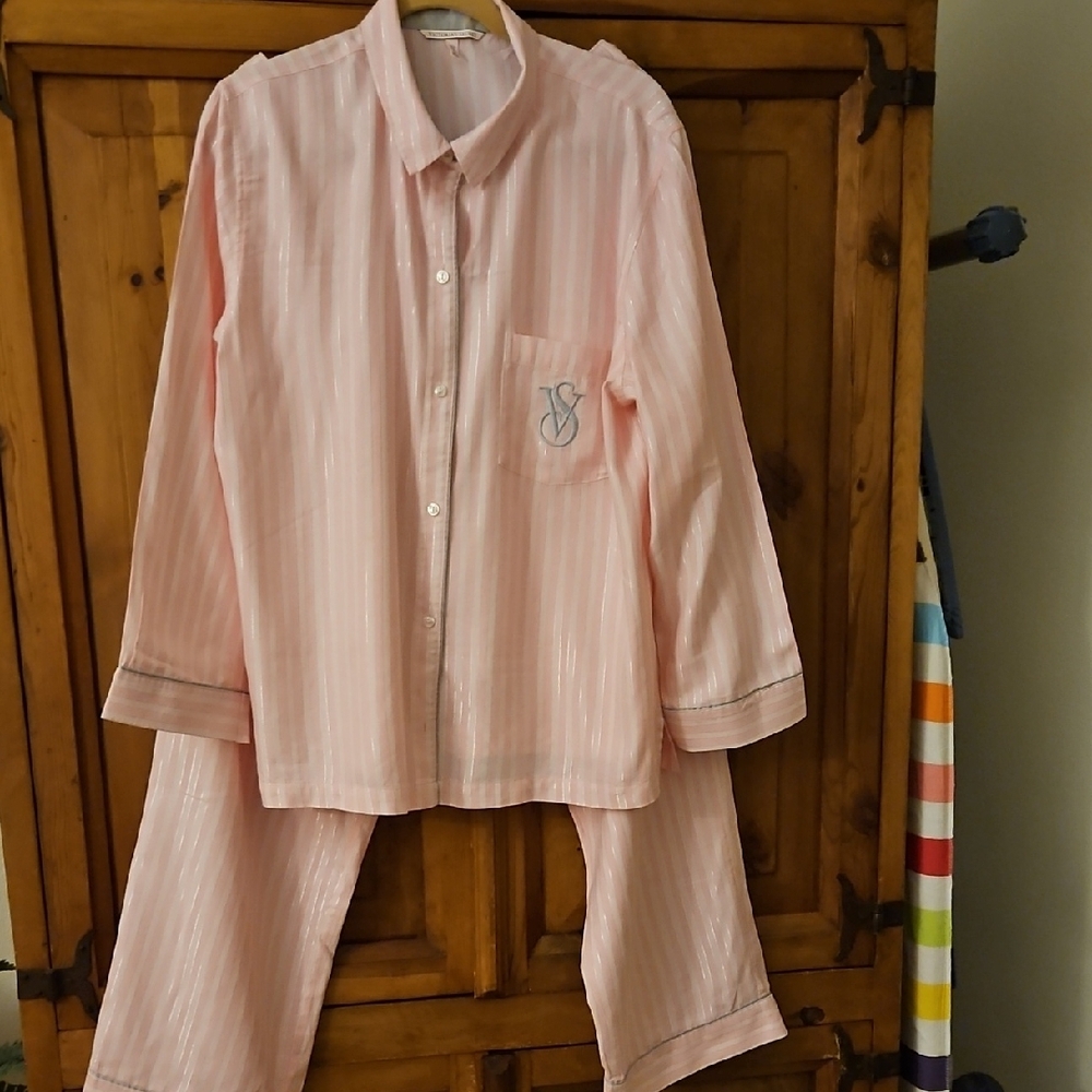 VICTORIAS SECRET PINK AND SILVER METALLIC STRIPED PAJAMA 3PCS. SET